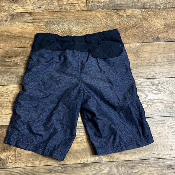North Face shorts - Picture 2 of 3